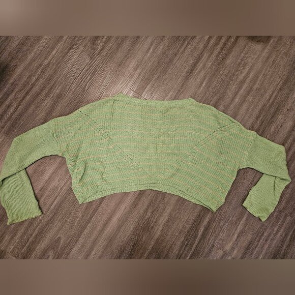 Green Cropped Cozy Sweater - Picture 2 of 2